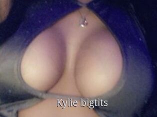 Kylie_bigtits