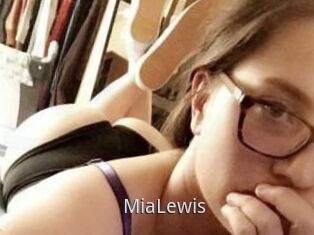 Mia_Lewis
