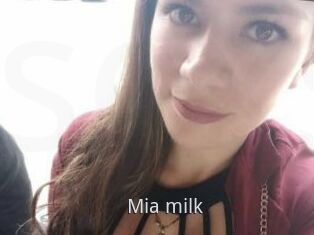 Mia_milk